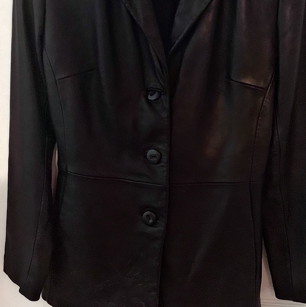 Jones of New York women's black leather jacket